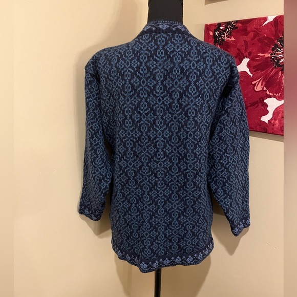 Nordstrickk Virgin Wool Blue Pattern Cardigan w/ metal closures (Norway), Small - Picture 2 of 11